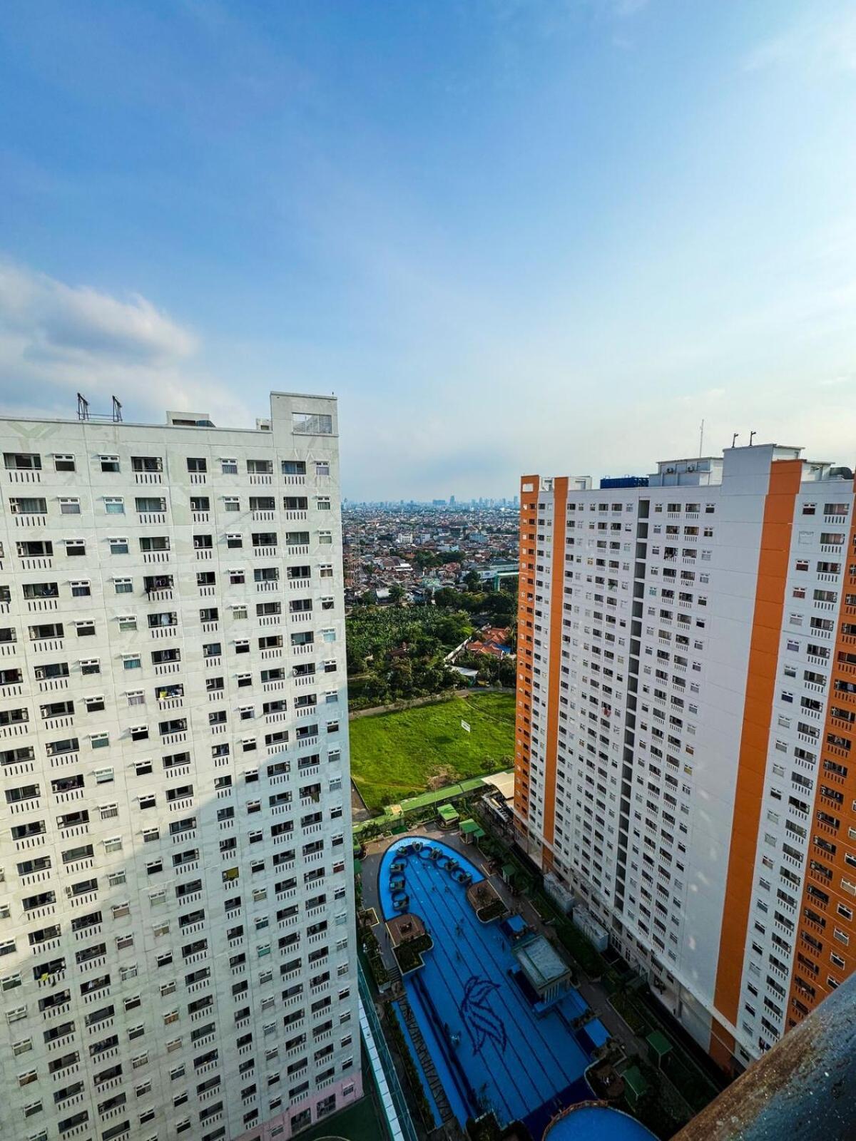 Pramuka Tower O With Pool, Wi-fi & Netflix * Jakarta