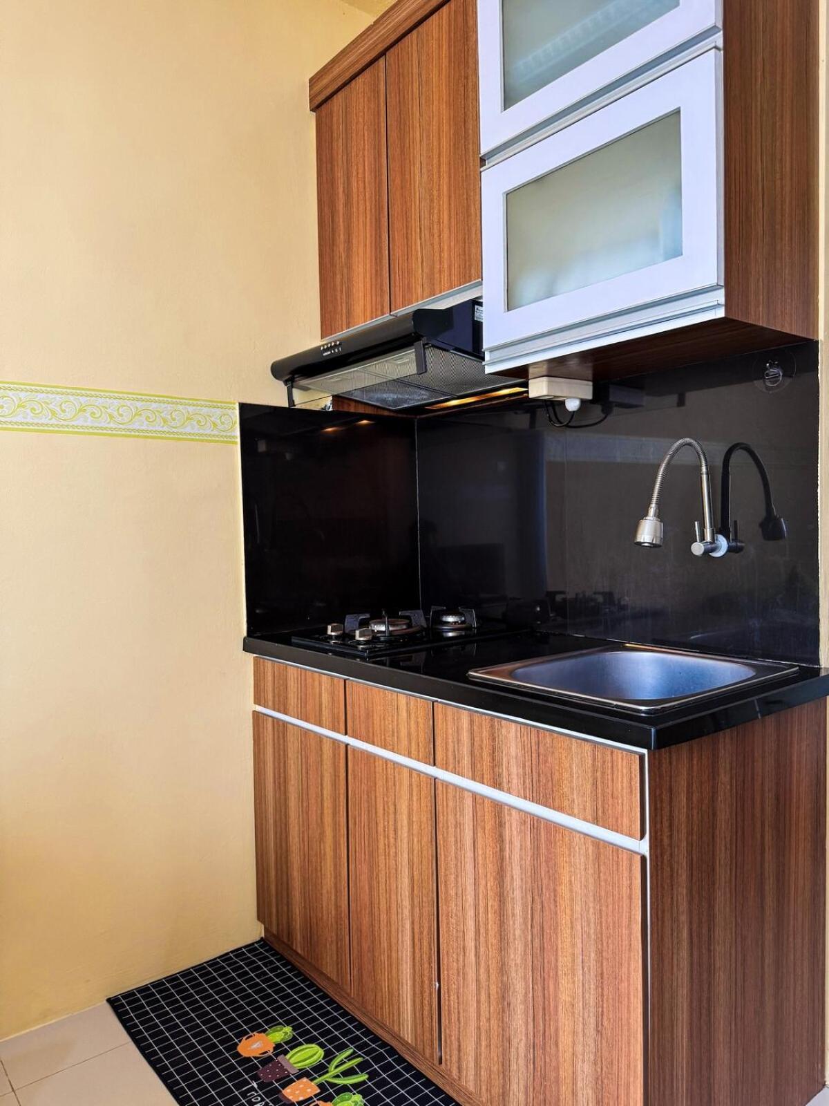 Pramuka Tower O With Pool, Wi-fi & Netflix Apartemen