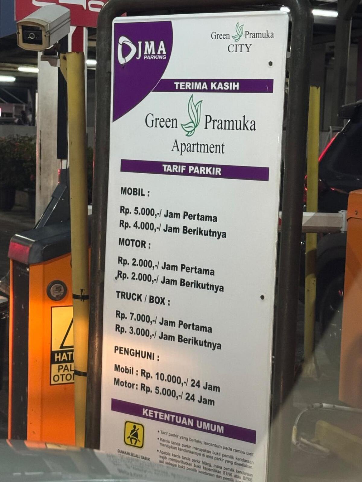 Pramuka Tower O With Pool, Wi-fi & Netflix Apartemen