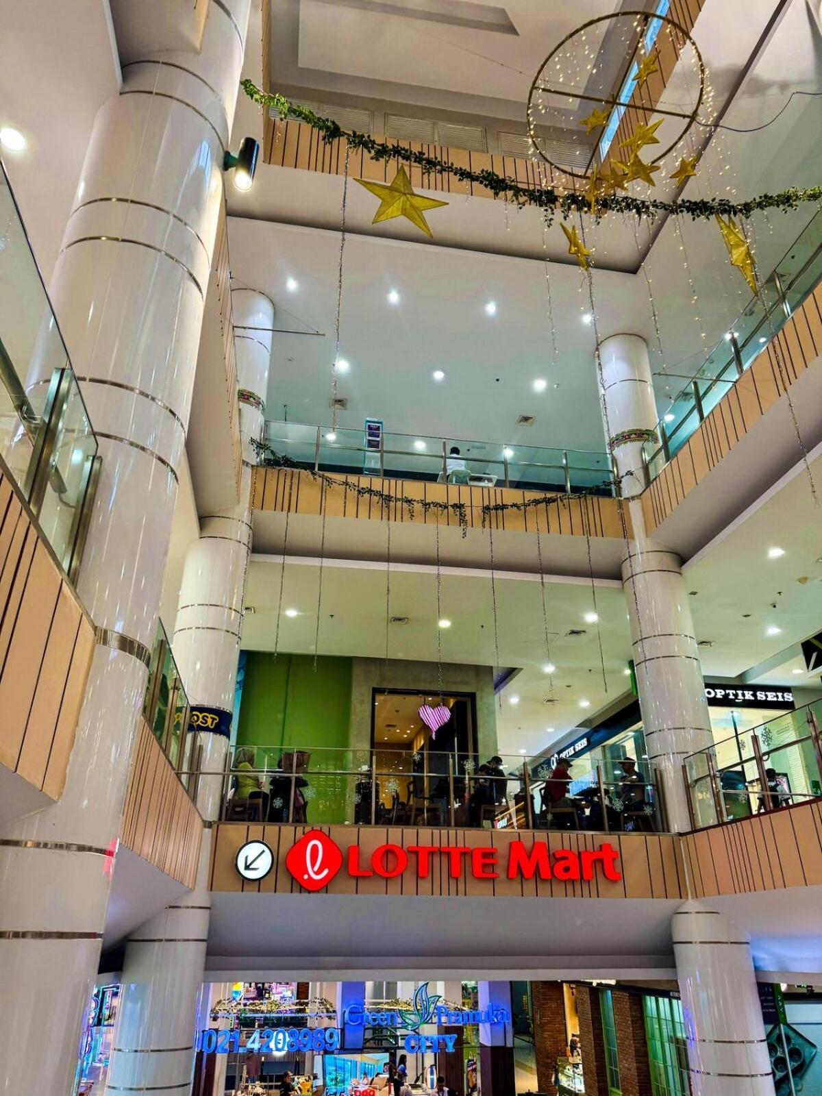 Pramuka Tower O With Pool, Wi-fi & Netflix *