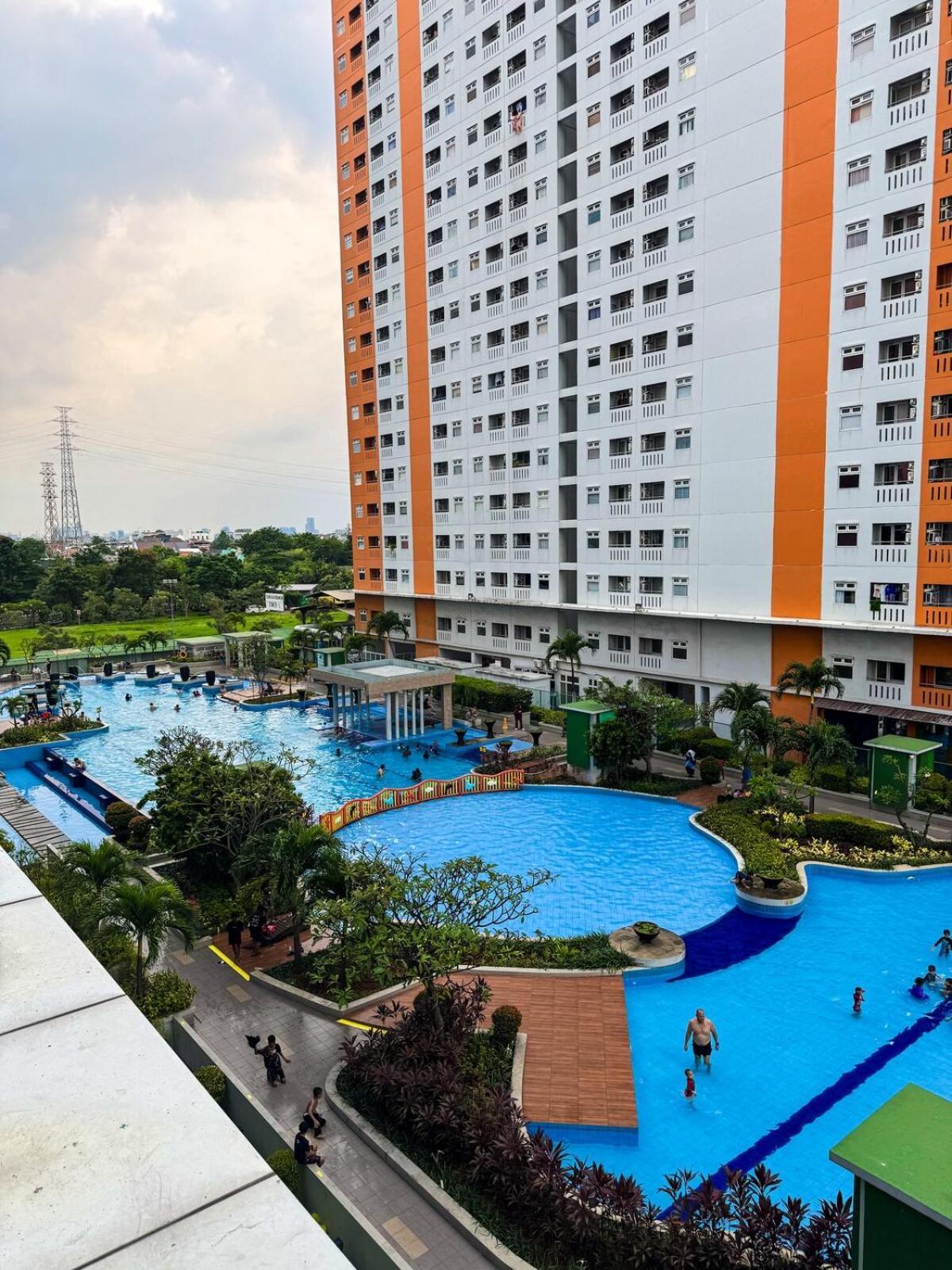 Apartemen Pramuka Tower O With Pool, Wi-fi & Netflix *