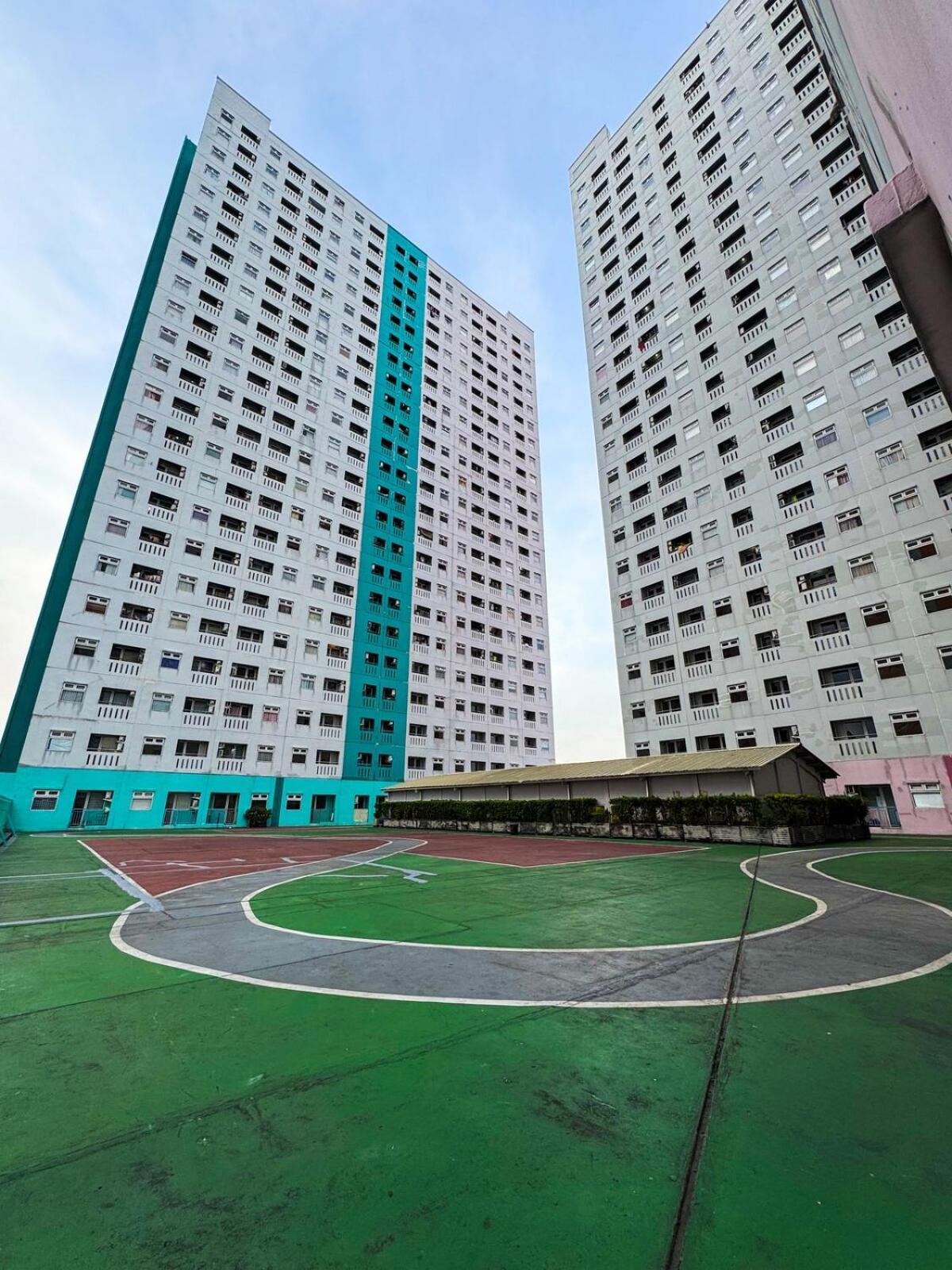 Pramuka Tower O With Pool, Wi-fi & Netflix Jakarta