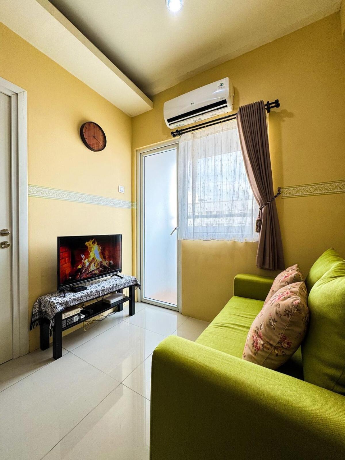 Pramuka Tower O With Pool, Wi-fi & Netflix * Jakarta