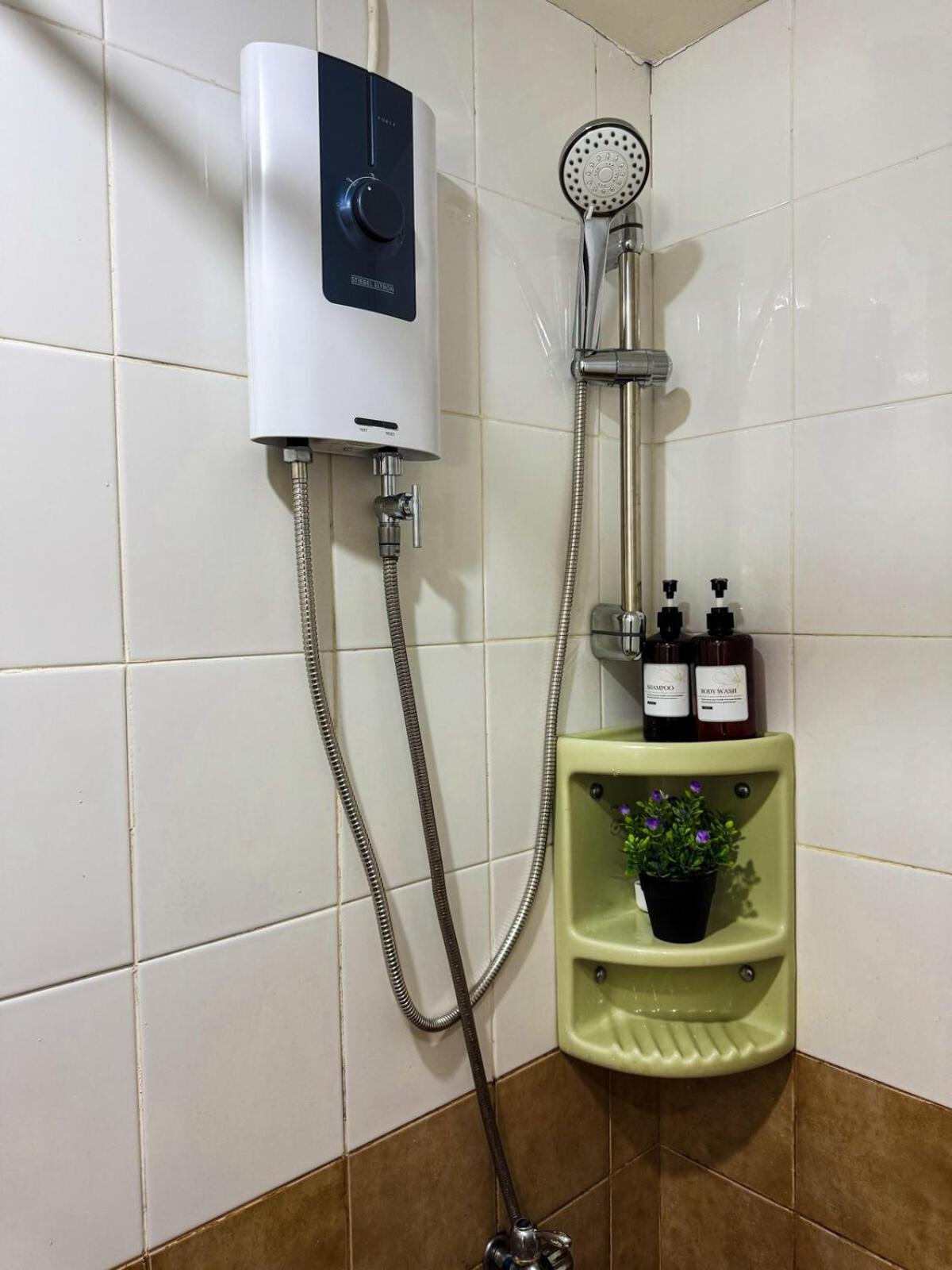 Pramuka Tower O With Pool, Wi-fi & Netflix Apartemen