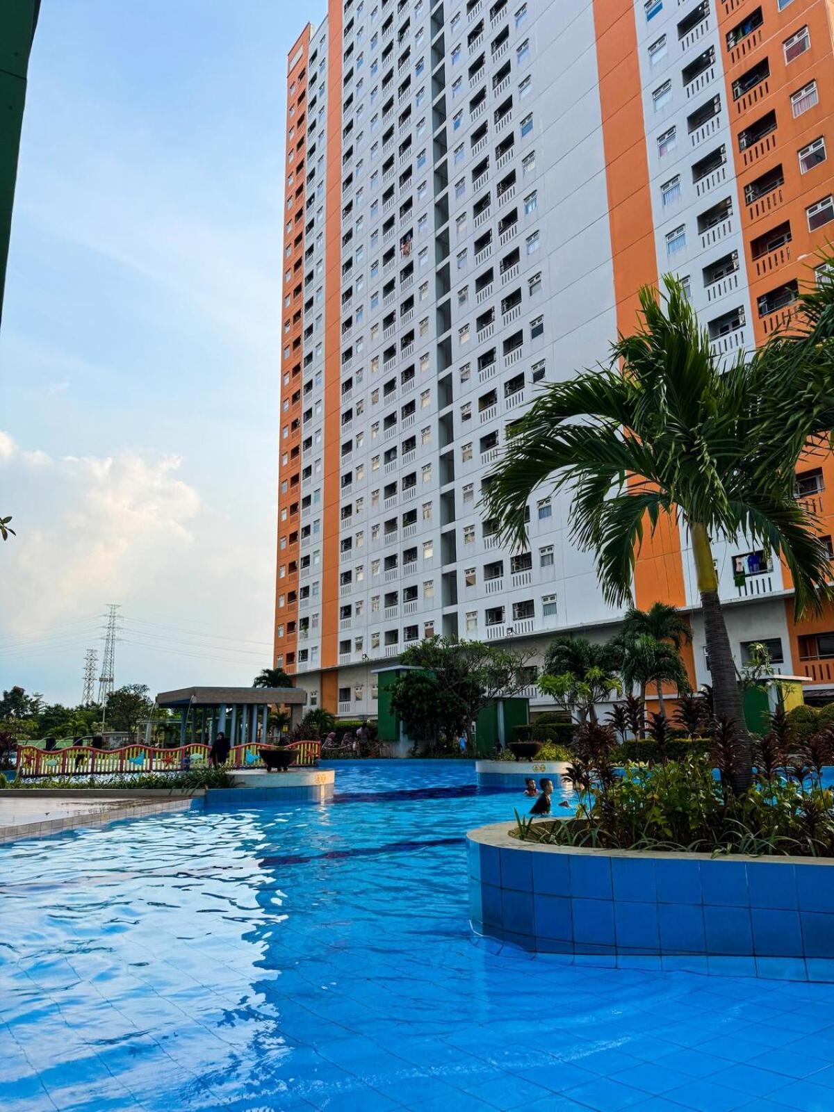Pramuka Tower O With Pool, Wi-fi & Netflix Jakarta