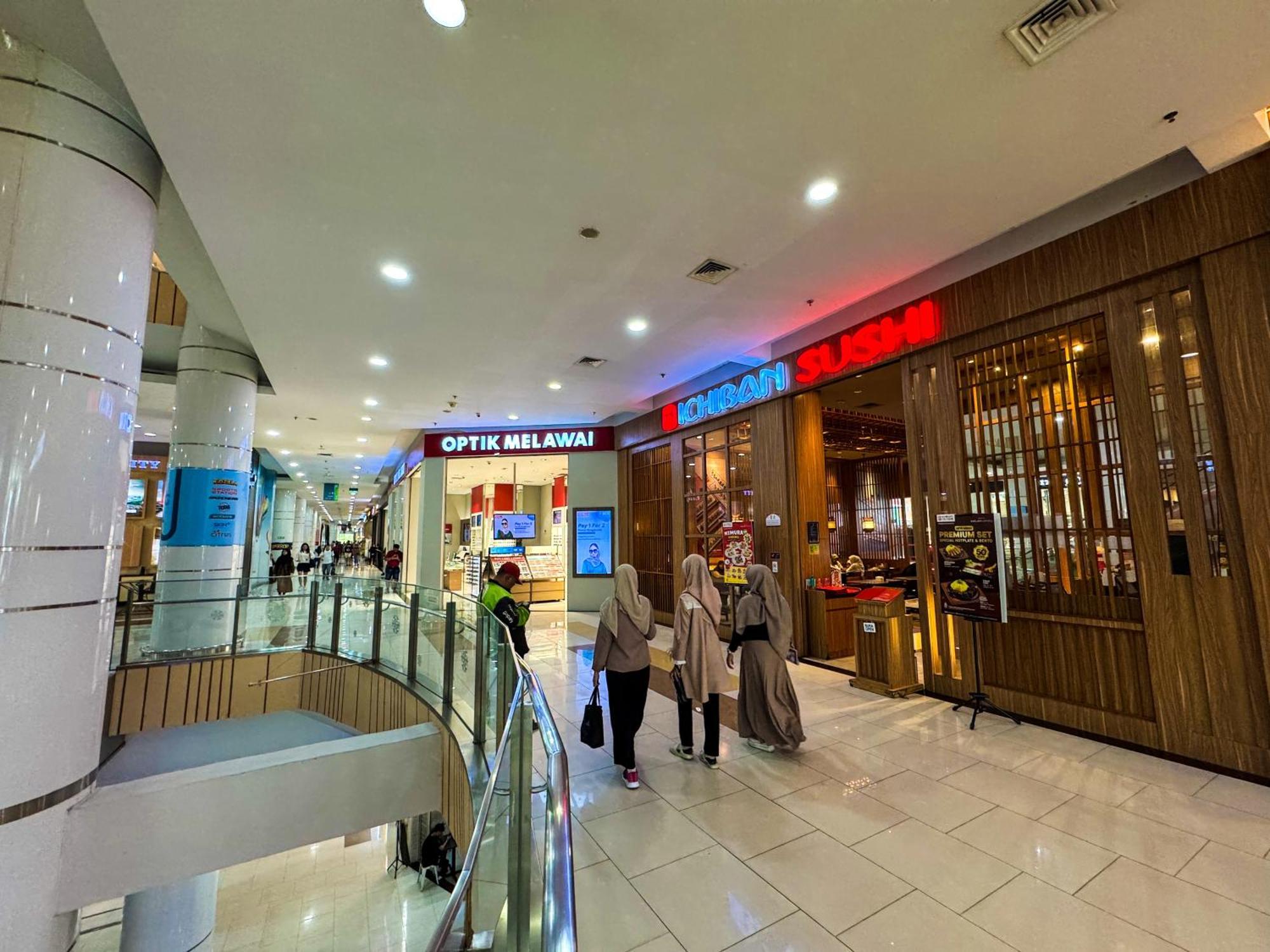 Pramuka Tower O With Pool, Wi-fi & Netflix By Damaresa